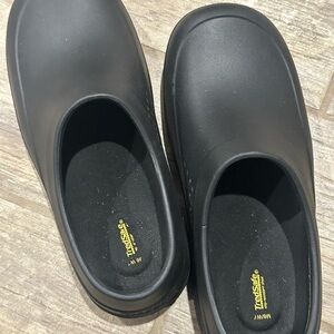 Tredsafe Unisex Black Slip-On Clog Shoes